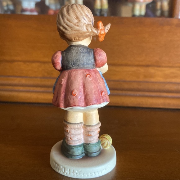 💛TM8 ‘A Stitch in Time’ Hummel Goebel #255 4/0 - Picture 3 of 7